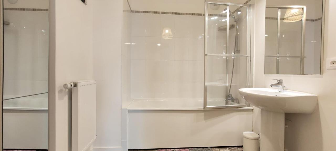 Апартаменты Chic Apart With Parking Near Paris Эпине-сюр-Сена Экстерьер фото